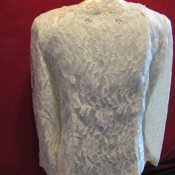 Nah Nah Ivory Lace overlay top - Picture 2 of 9